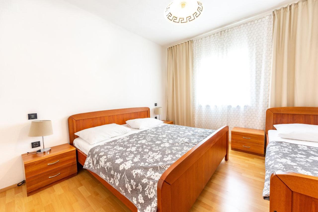 Apartments Lili Pag Town Εξωτερικό φωτογραφία