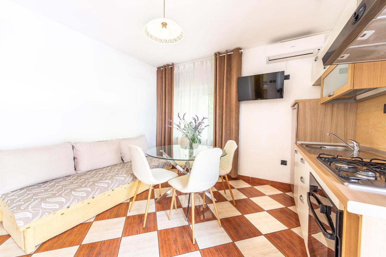 Apartments Lili Pag Town Εξωτερικό φωτογραφία