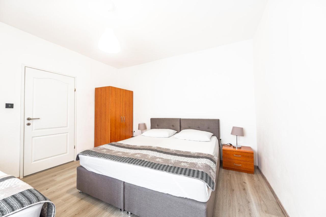 Apartments Lili Pag Town Εξωτερικό φωτογραφία