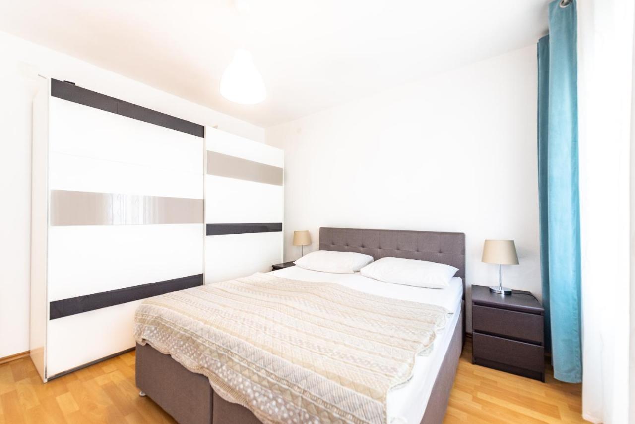Apartments Lili Pag Town Εξωτερικό φωτογραφία