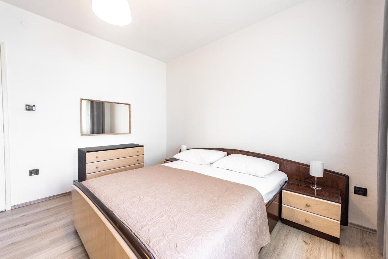Apartments Lili Pag Town Εξωτερικό φωτογραφία