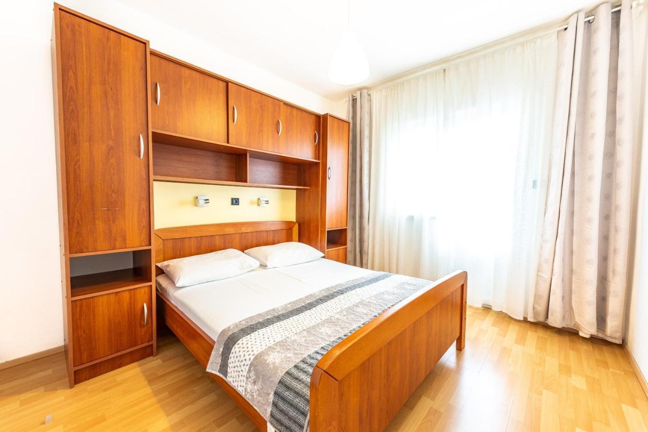 Apartments Lili Pag Town Εξωτερικό φωτογραφία