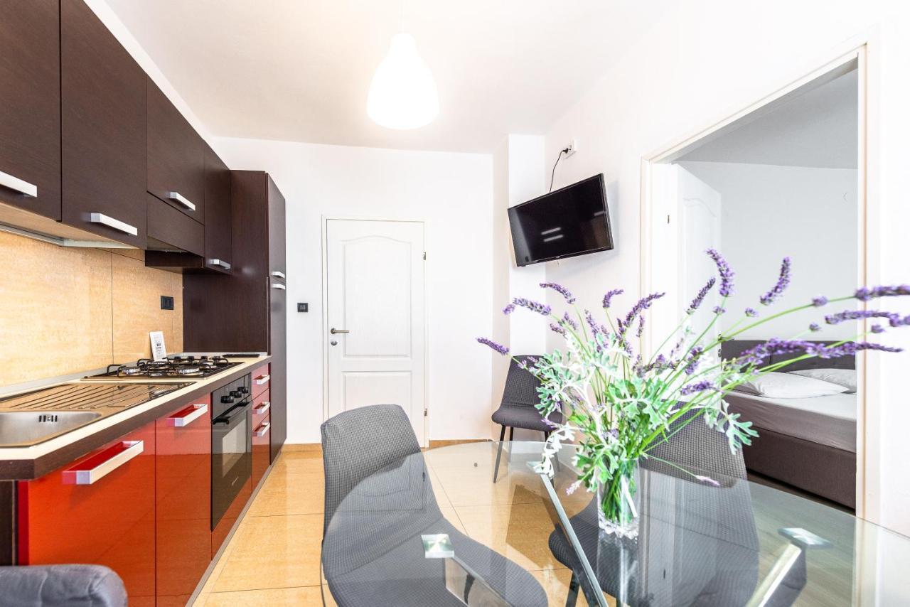 Apartments Lili Pag Town Εξωτερικό φωτογραφία